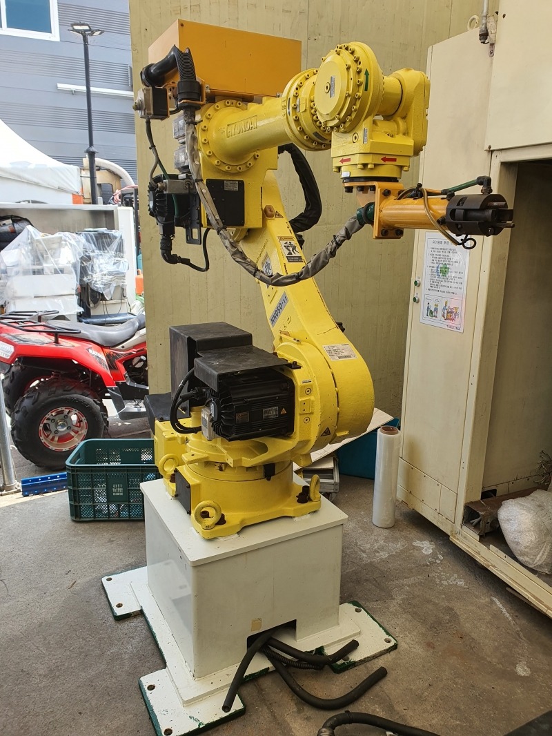 Robot , Hyundai HH050 Used in Korea South | Zatpat Machines | Buy 