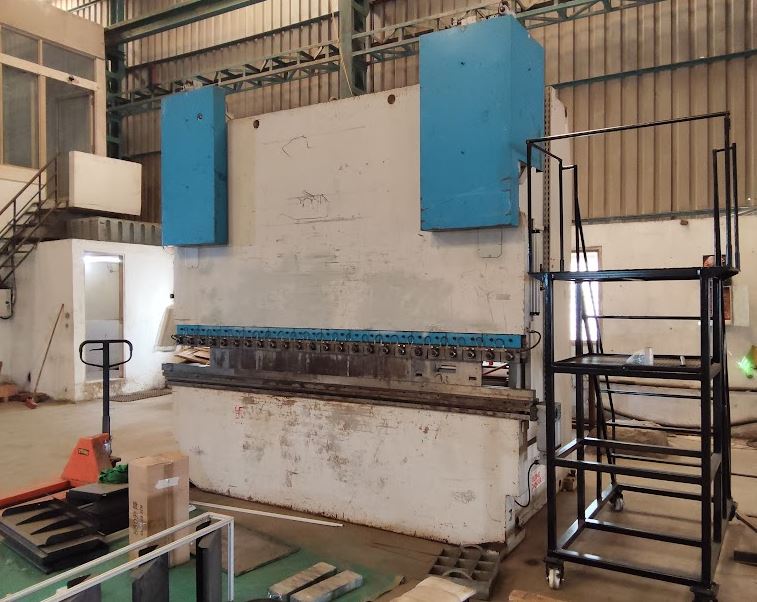 Used LVD CNC Press Brake 1990 PPED 200 30