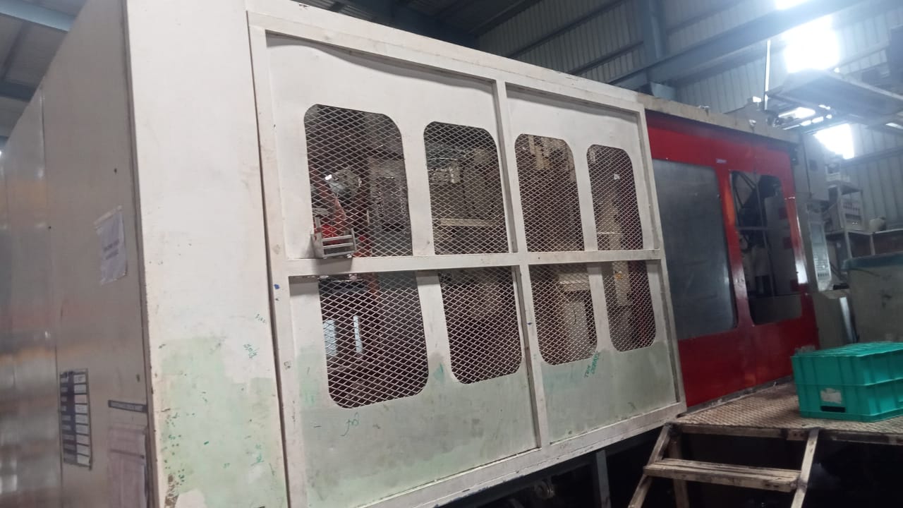 Used HAWA CHIN Injection Moulding Machine  LS1800T
