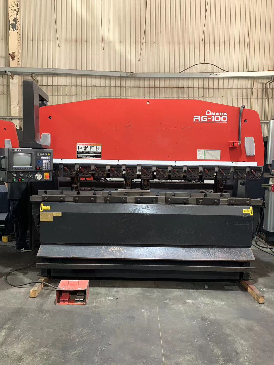 CNC Press Brake , Amada RG 100 Used in China | Zatpat Machines | Buy and  Sell machines quickly