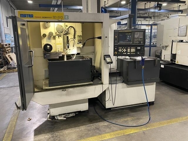 Used Fanuc EDM -Wirecut 1998 ROBOCUT ALPHA 0C