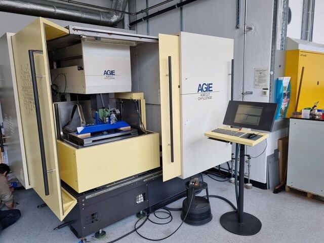 Used AgieCharmilles EDM -Wirecut 2004 Challenge 2F