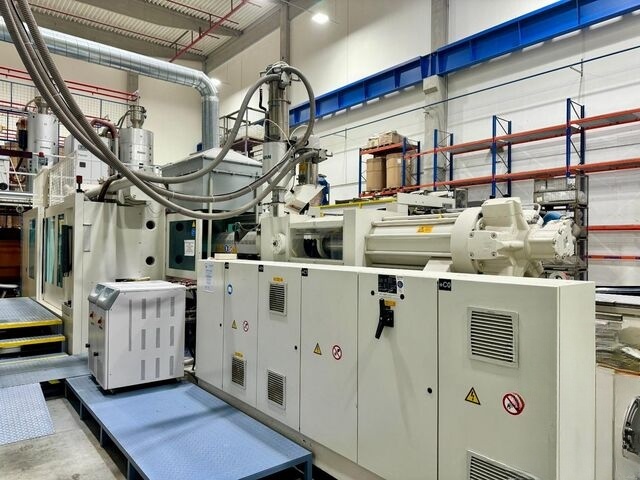 Used Krauss Maffei Injection Moulding Machine 2011 KM 1300-8100 MX