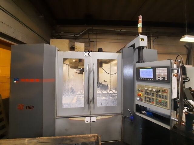 Used COMU Vertical Machining Center ( VMC ) 2006 CLV 1100