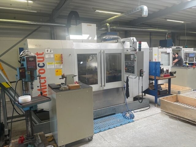 Used Microcut Vertical Machining Center ( VMC ) 2006 VM 1300