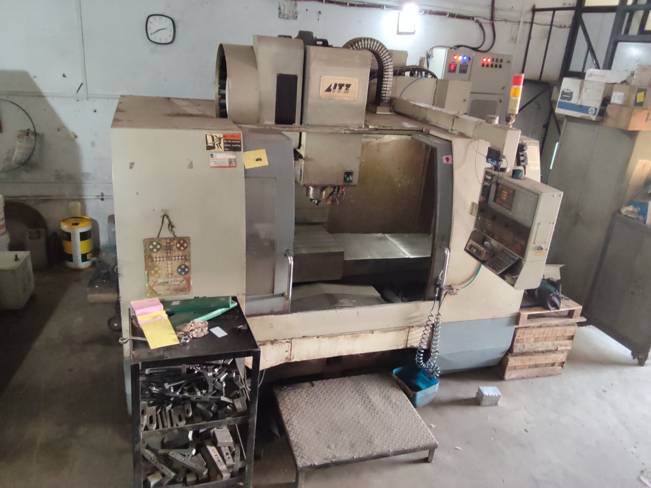 Used Litz Vertical Machining Center ( VMC ) 2002 LV-1100