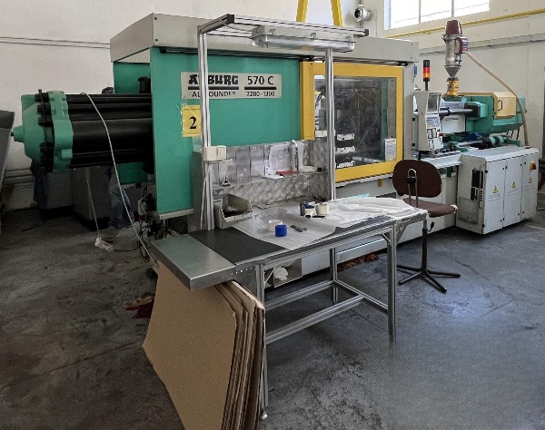Used Arburg Injection Moulding Machine 2001 570 C 2200 1300