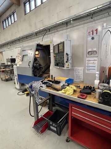 Used Doosan CNC Lathe 2004 Puma 2000LSY