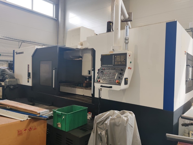 Used Hyundai WIA Vertical Machining Center ( VMC ) 2014 F960M