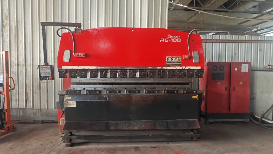 Used Amada CNC Press Brake 2006 RG 100