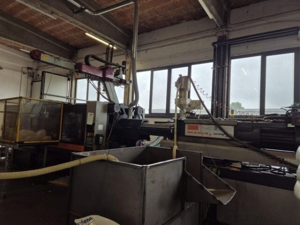 Used Sandretto Injection Moulding Machine 2001 MEGA T 610