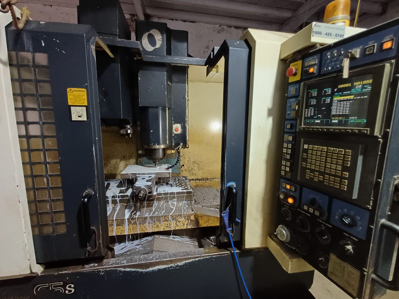 Used Neway Vertical Machining Center ( VMC ) 2004 VM903S