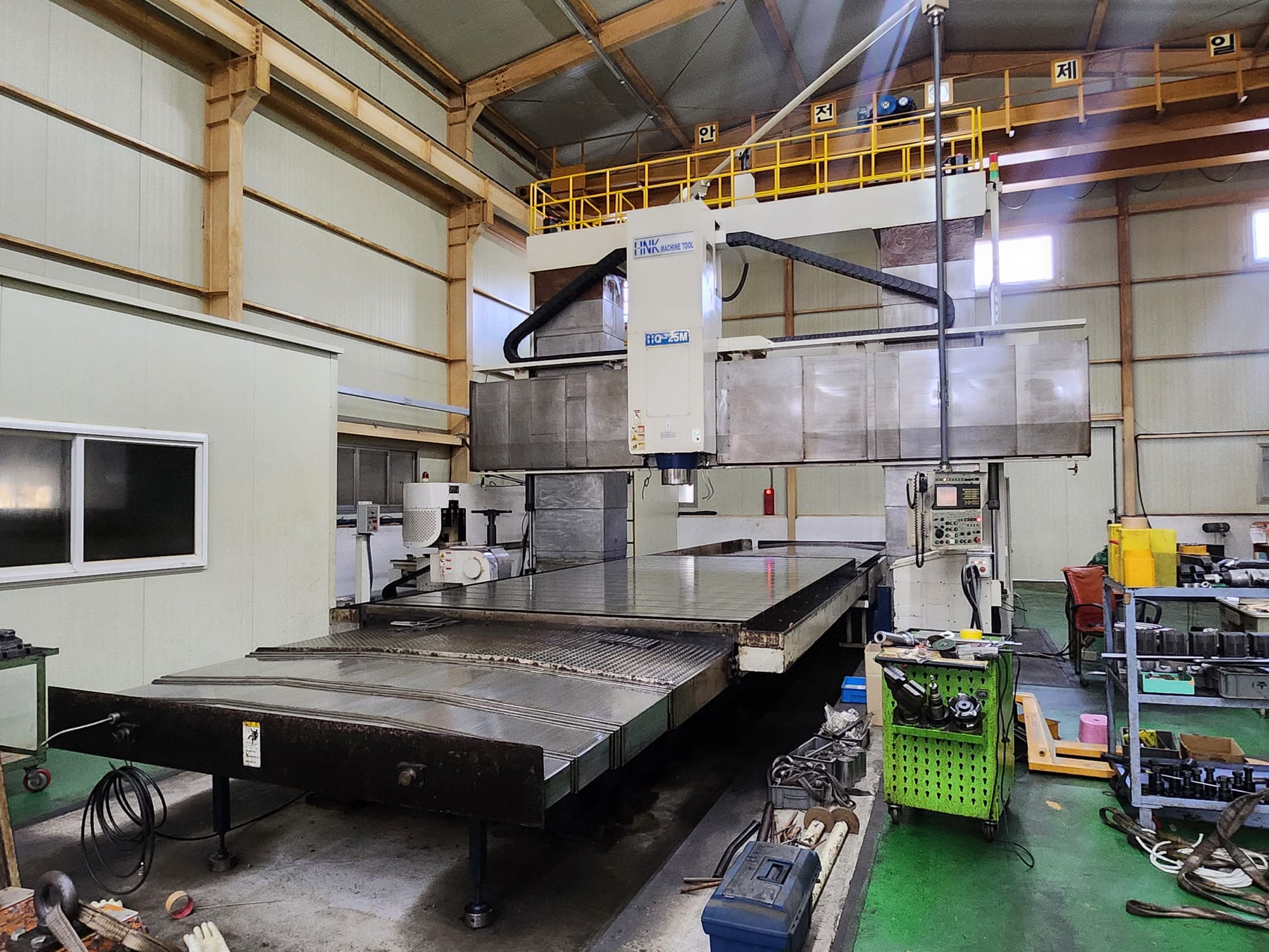 Used HNK Double Column VMC 2006 HQ-25M