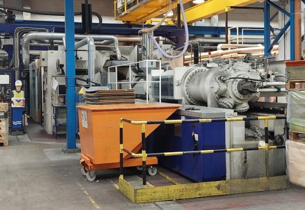 Used Krauss Maffei Injection Moulding Machine 2003 KM4000-2450MC