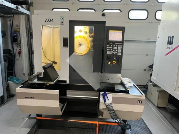 Used Stama Vertical Machining Center ( VMC ) 1998 MC014