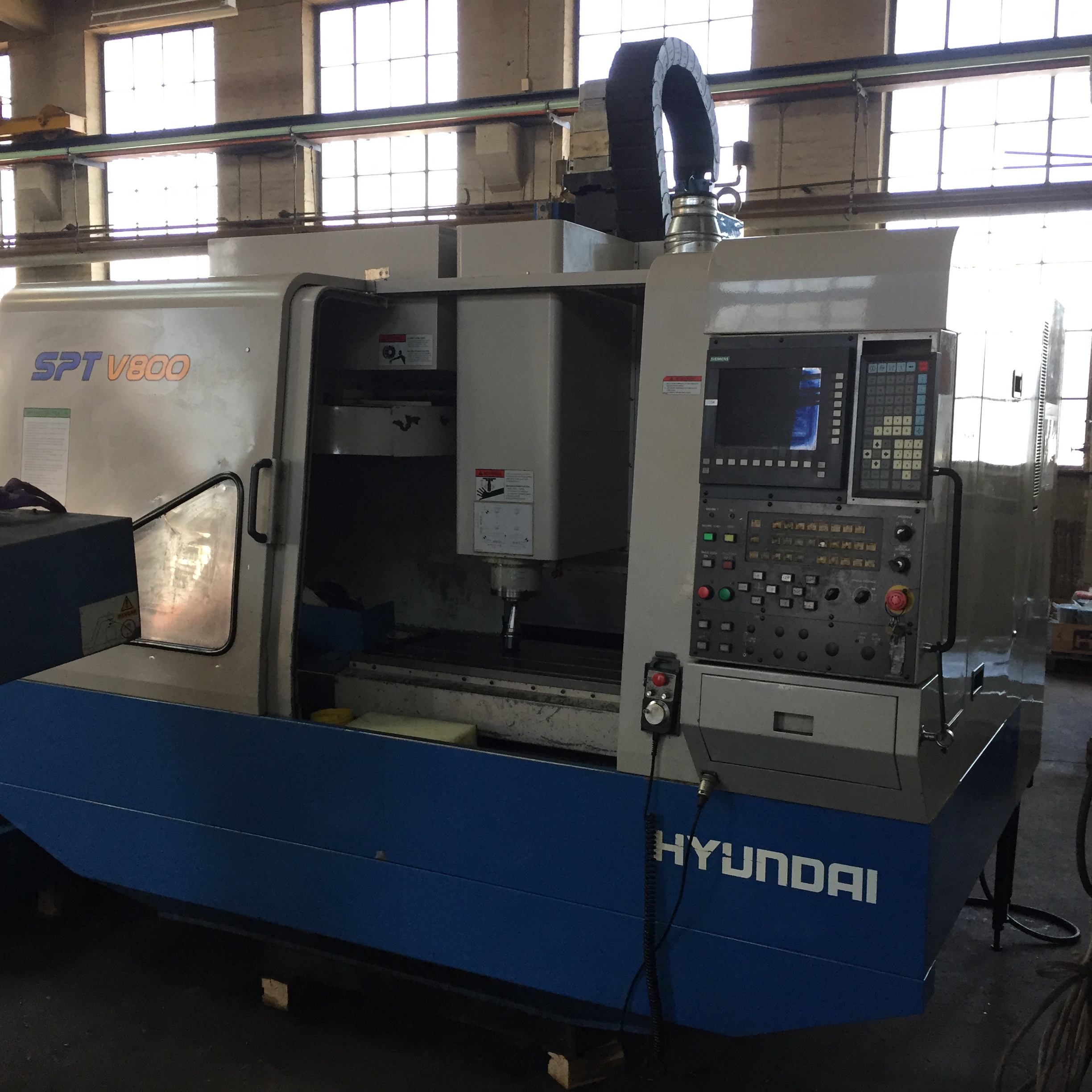 Used Hyundai Vertical Machining Center ( VMC ) 2000 SPT V800